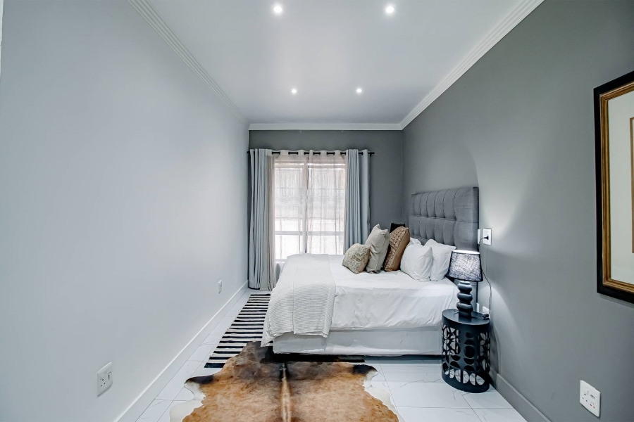 5 Bedroom Property for Sale in Waverley Gauteng