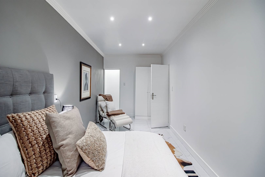 5 Bedroom Property for Sale in Waverley Gauteng