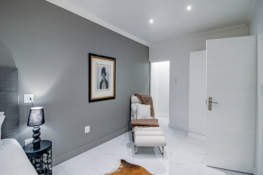 5 Bedroom Property for Sale in Waverley Gauteng