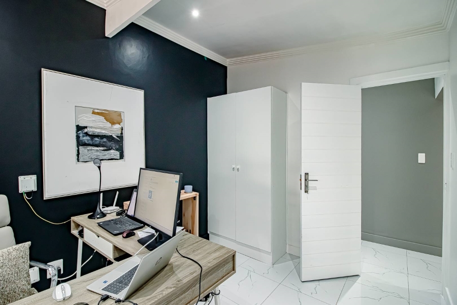 5 Bedroom Property for Sale in Waverley Gauteng