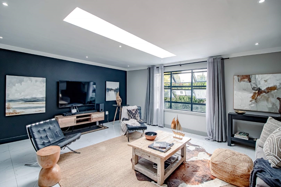 5 Bedroom Property for Sale in Waverley Gauteng