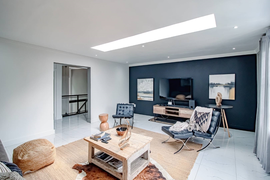 5 Bedroom Property for Sale in Waverley Gauteng