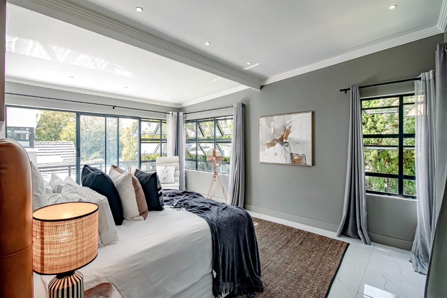 5 Bedroom Property for Sale in Waverley Gauteng