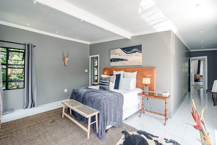 5 Bedroom Property for Sale in Waverley Gauteng