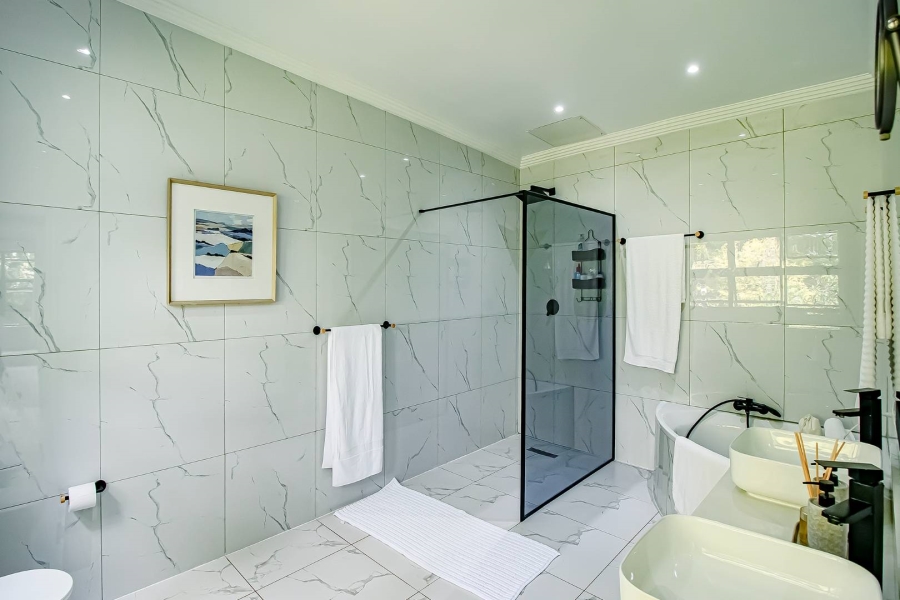 5 Bedroom Property for Sale in Waverley Gauteng