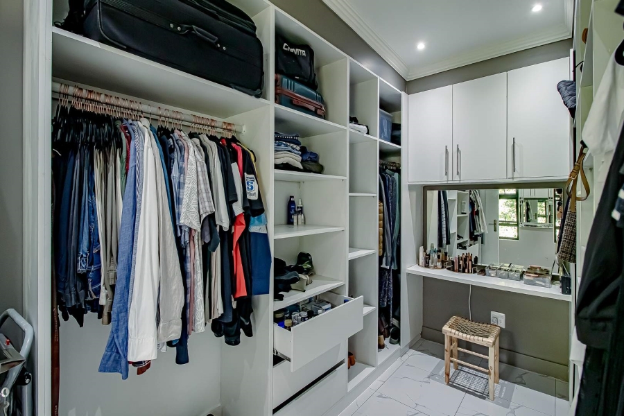 5 Bedroom Property for Sale in Waverley Gauteng