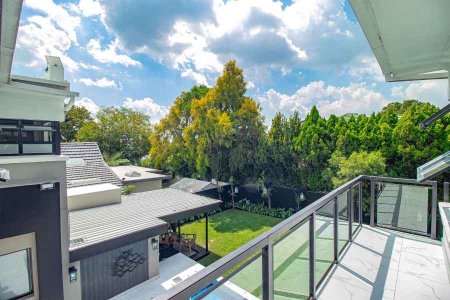 5 Bedroom Property for Sale in Waverley Gauteng