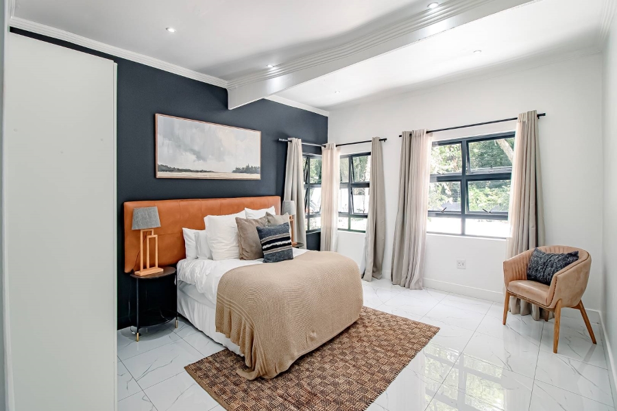 5 Bedroom Property for Sale in Waverley Gauteng