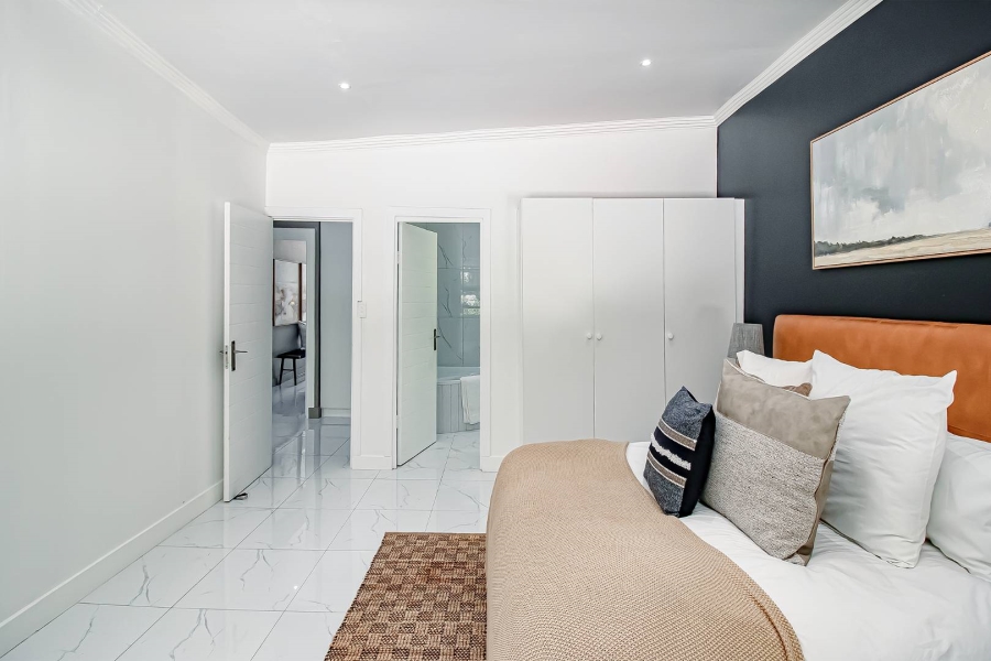 5 Bedroom Property for Sale in Waverley Gauteng