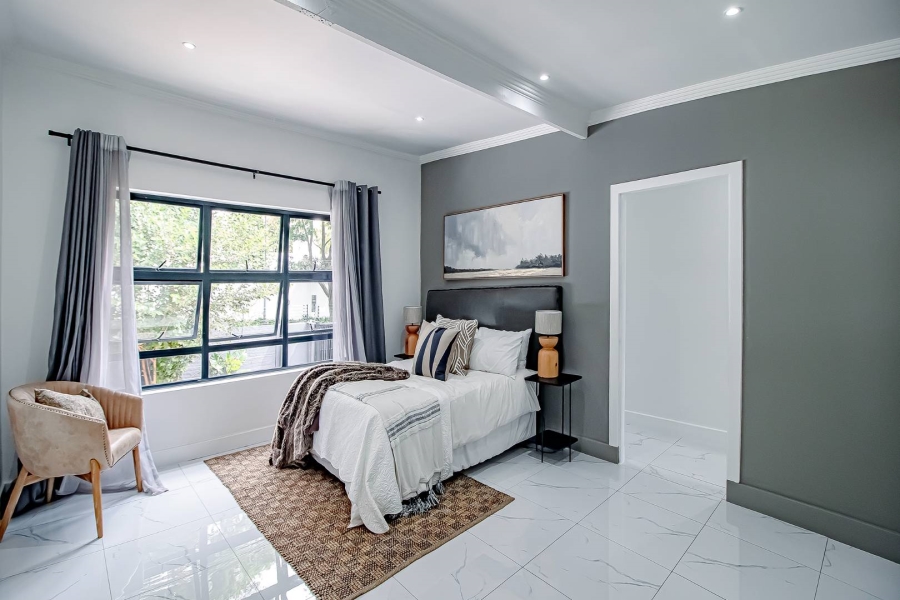 5 Bedroom Property for Sale in Waverley Gauteng