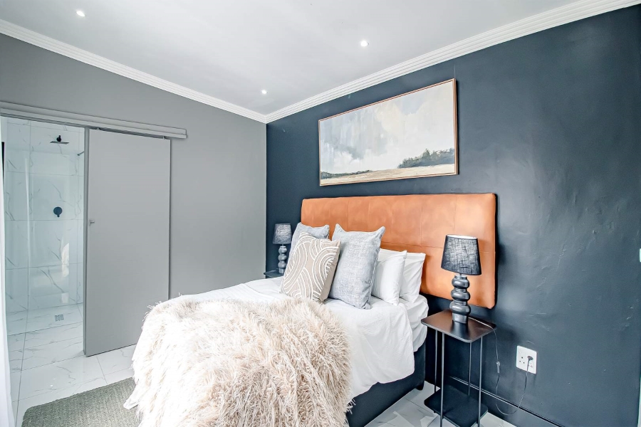 5 Bedroom Property for Sale in Waverley Gauteng