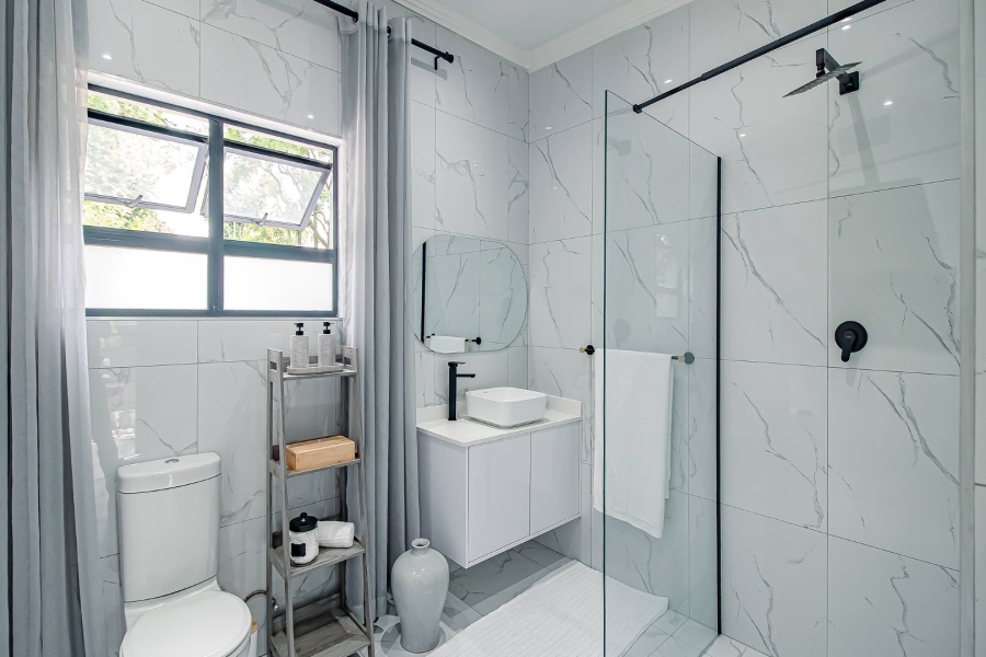 5 Bedroom Property for Sale in Waverley Gauteng