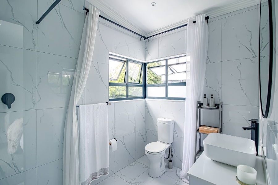 5 Bedroom Property for Sale in Waverley Gauteng