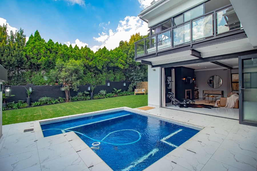 5 Bedroom Property for Sale in Waverley Gauteng