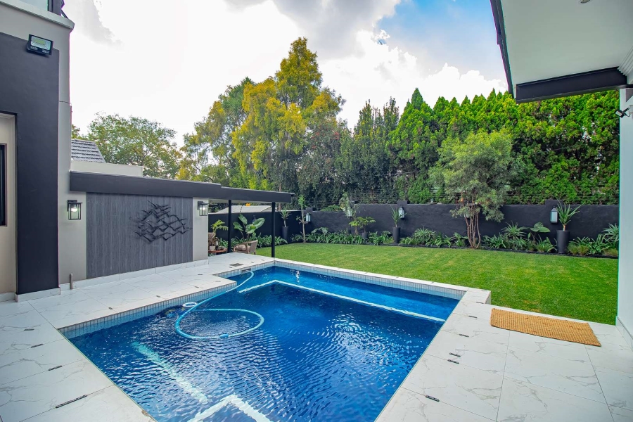 5 Bedroom Property for Sale in Waverley Gauteng