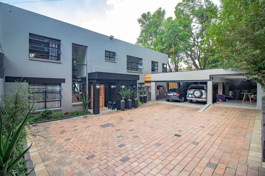 5 Bedroom Property for Sale in Waverley Gauteng