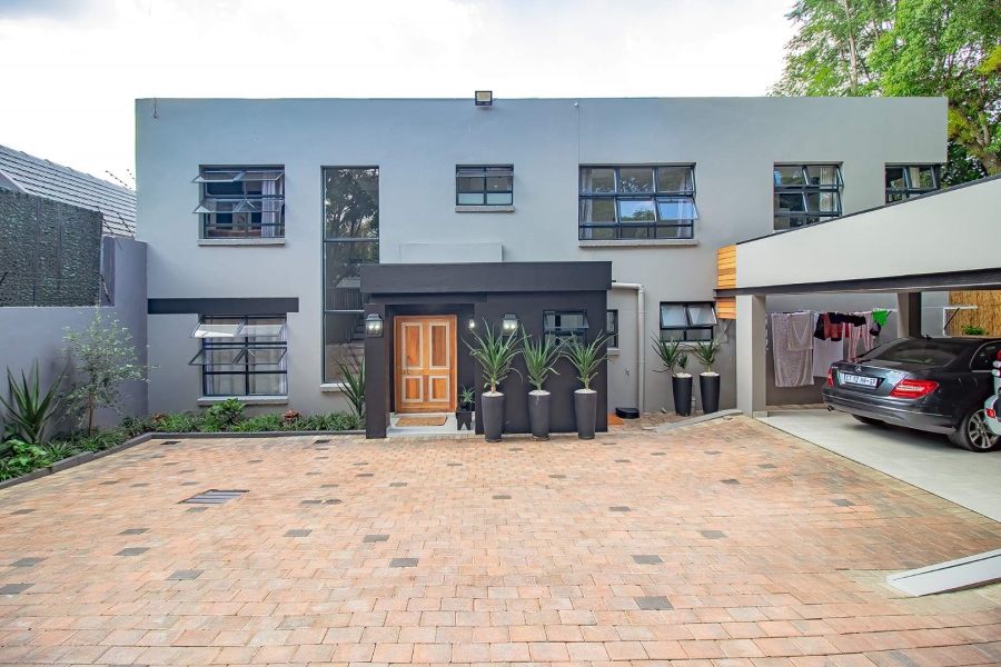 5 Bedroom Property for Sale in Waverley Gauteng