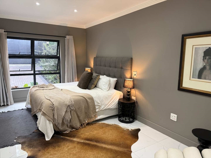 5 Bedroom Property for Sale in Waverley Gauteng