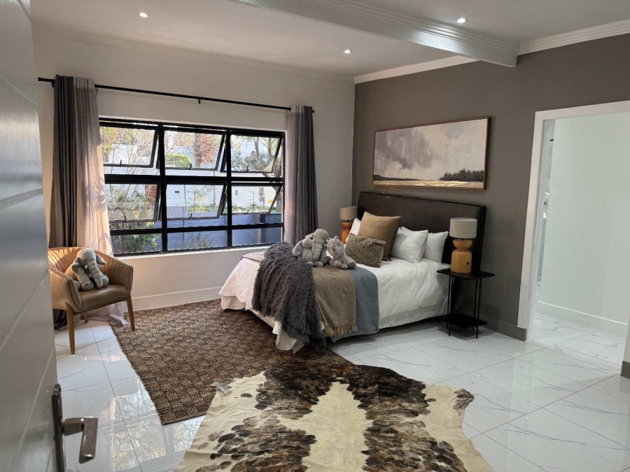 5 Bedroom Property for Sale in Waverley Gauteng