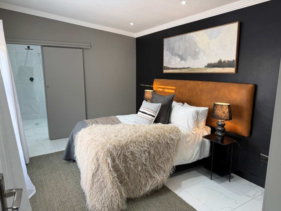 5 Bedroom Property for Sale in Waverley Gauteng
