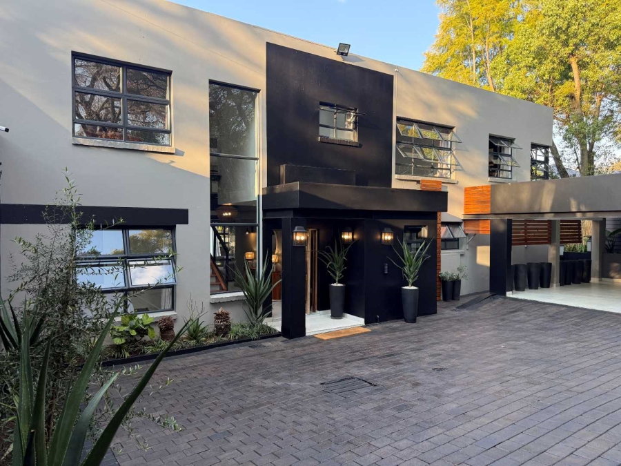 5 Bedroom Property for Sale in Waverley Gauteng