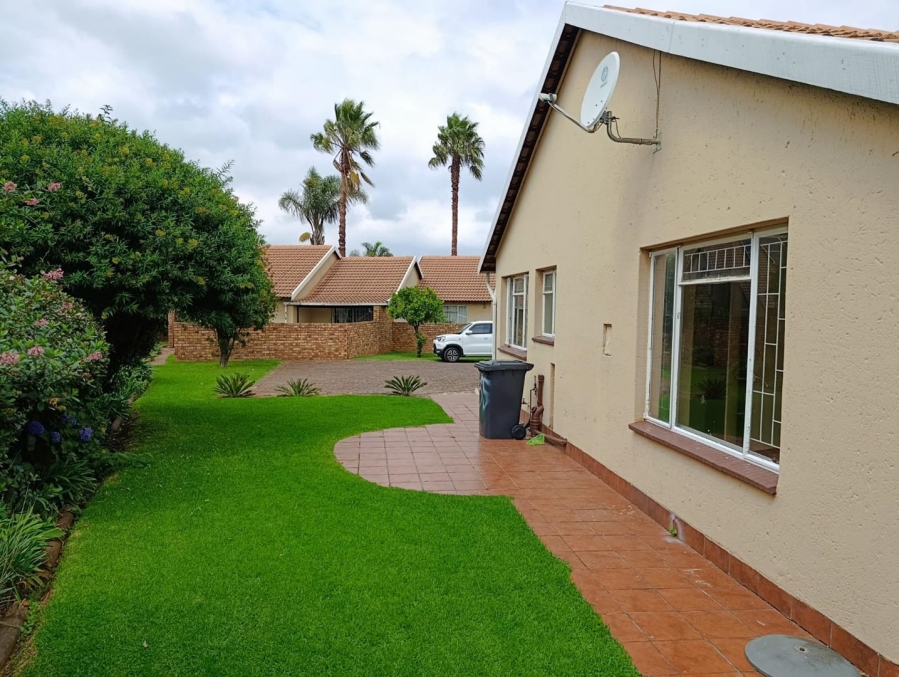To Let 2 Bedroom Property for Rent in Pomona Gauteng