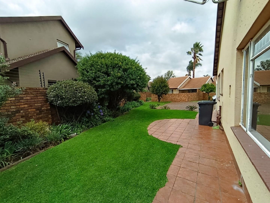 To Let 2 Bedroom Property for Rent in Pomona Gauteng