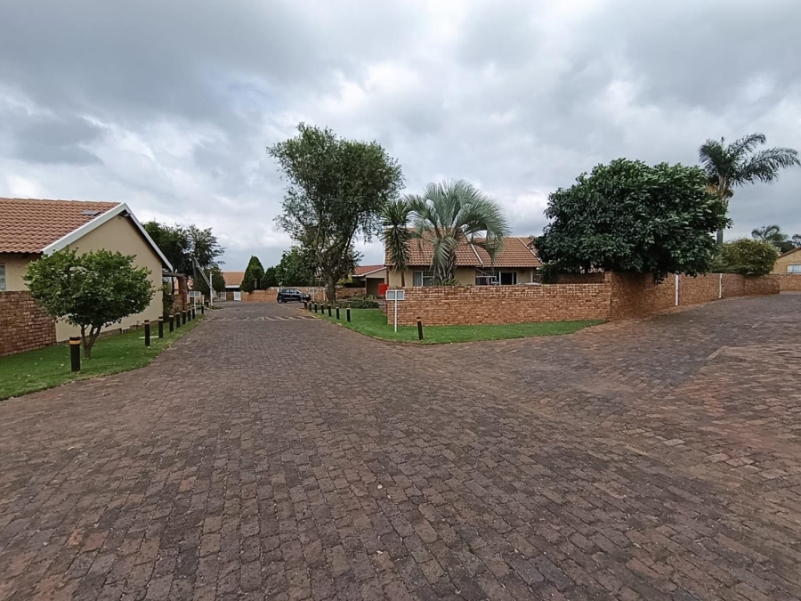 To Let 2 Bedroom Property for Rent in Pomona Gauteng