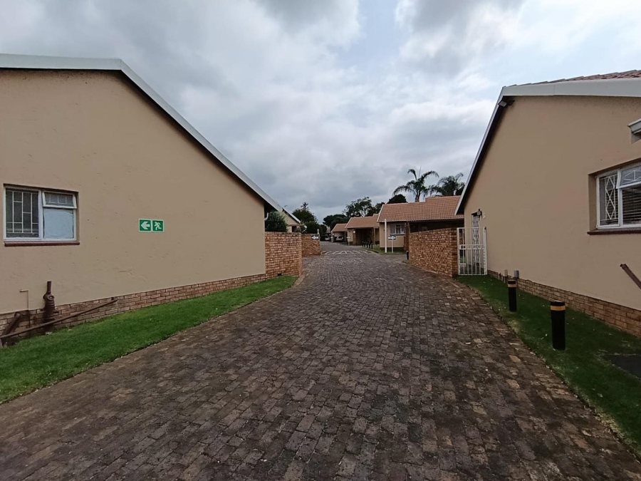 To Let 2 Bedroom Property for Rent in Pomona Gauteng
