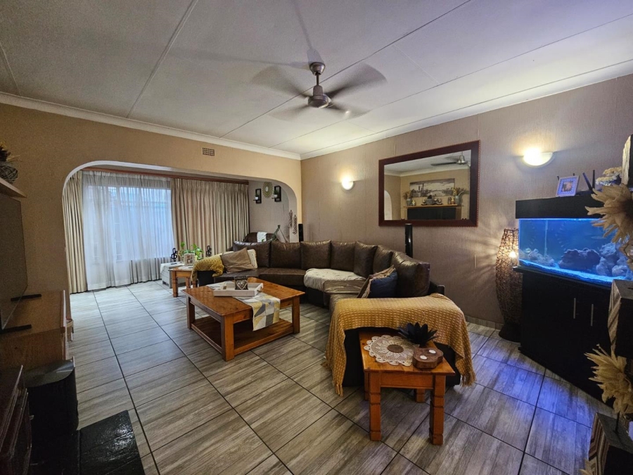 3 Bedroom Property for Sale in Verwoerdpark Gauteng