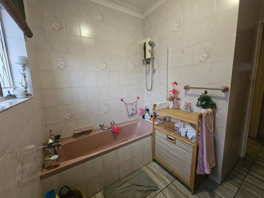 3 Bedroom Property for Sale in Verwoerdpark Gauteng