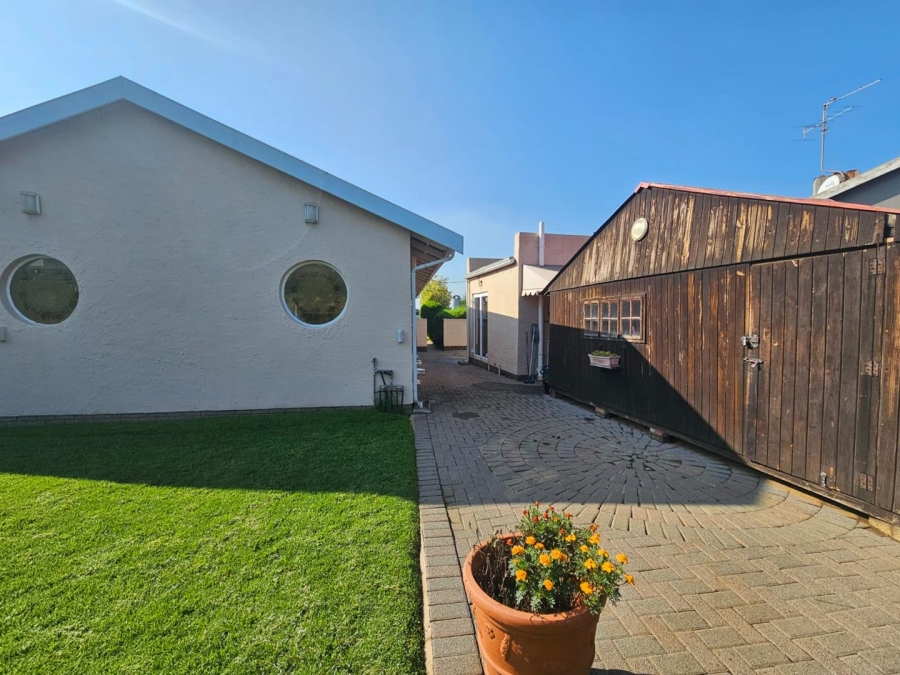 3 Bedroom Property for Sale in Verwoerdpark Gauteng