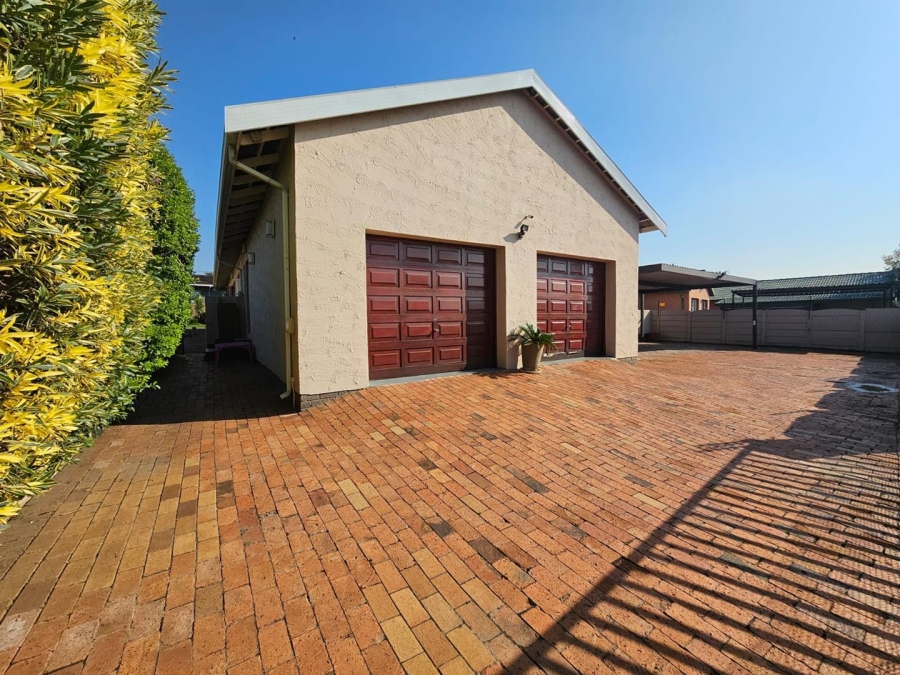 3 Bedroom Property for Sale in Verwoerdpark Gauteng