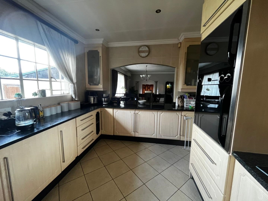 4 Bedroom Property for Sale in Farrarmere Gauteng