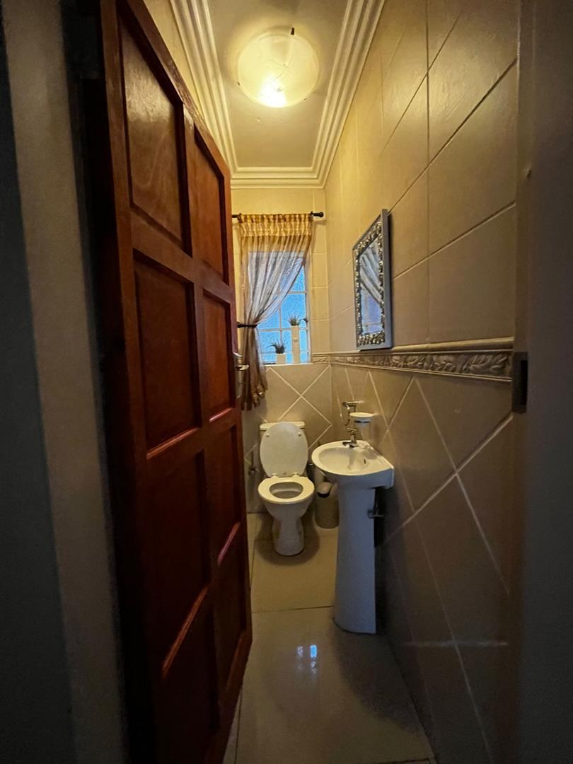 4 Bedroom Property for Sale in Farrarmere Gauteng