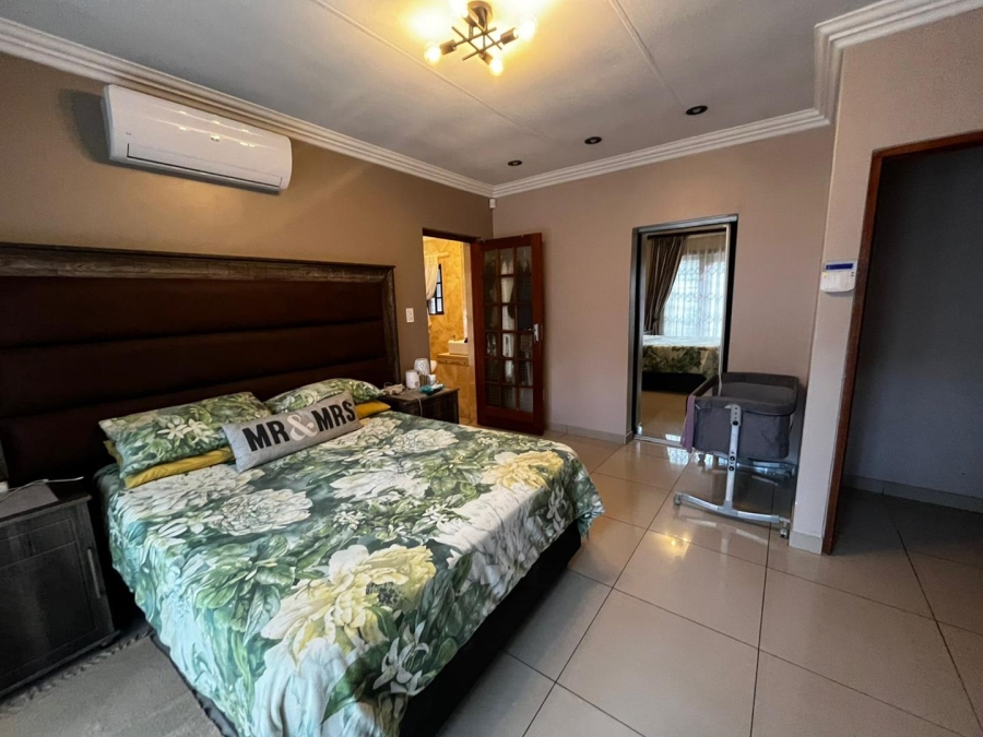 4 Bedroom Property for Sale in Farrarmere Gauteng