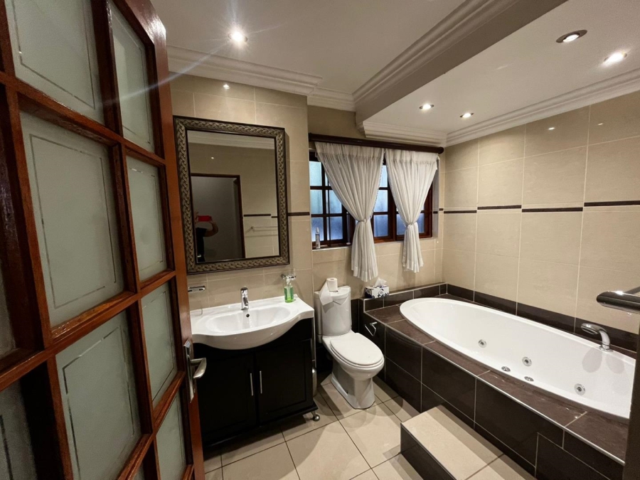 4 Bedroom Property for Sale in Farrarmere Gauteng