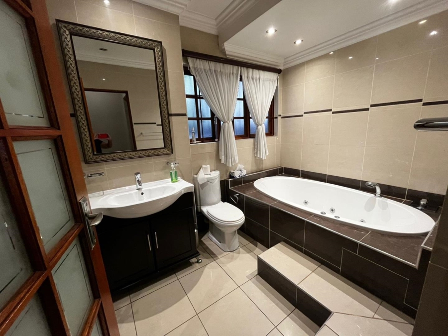 4 Bedroom Property for Sale in Farrarmere Gauteng