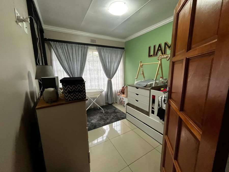 4 Bedroom Property for Sale in Farrarmere Gauteng