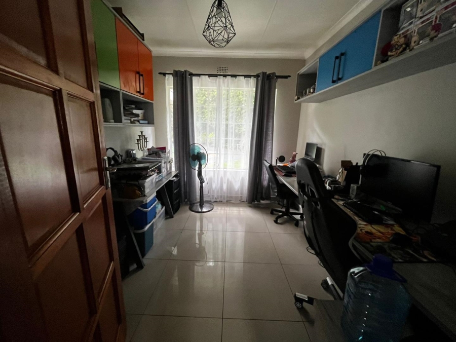 4 Bedroom Property for Sale in Farrarmere Gauteng