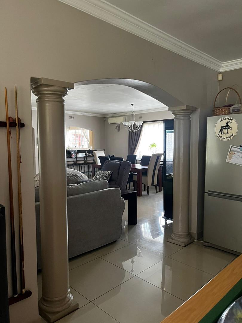 4 Bedroom Property for Sale in Farrarmere Gauteng