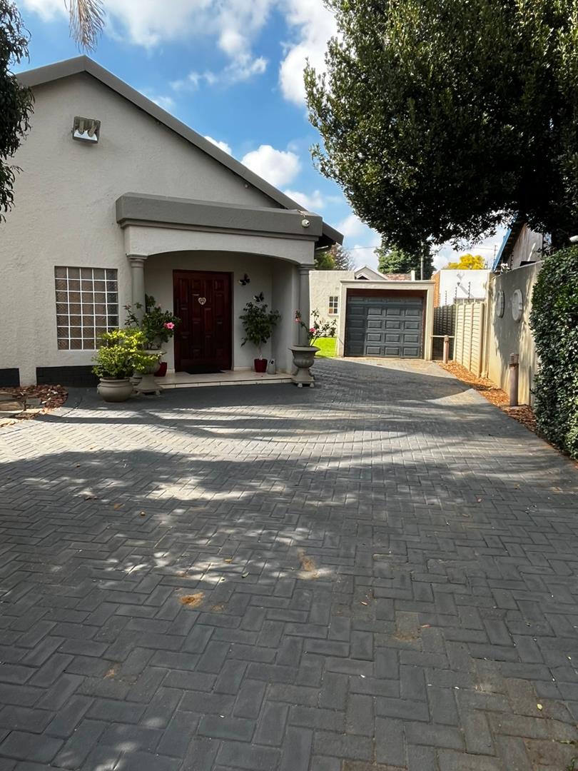 4 Bedroom Property for Sale in Farrarmere Gauteng
