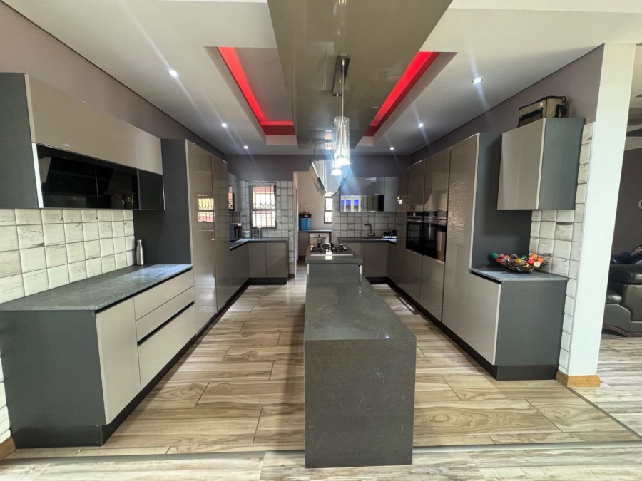 To Let 6 Bedroom Property for Rent in Amandasig Gauteng