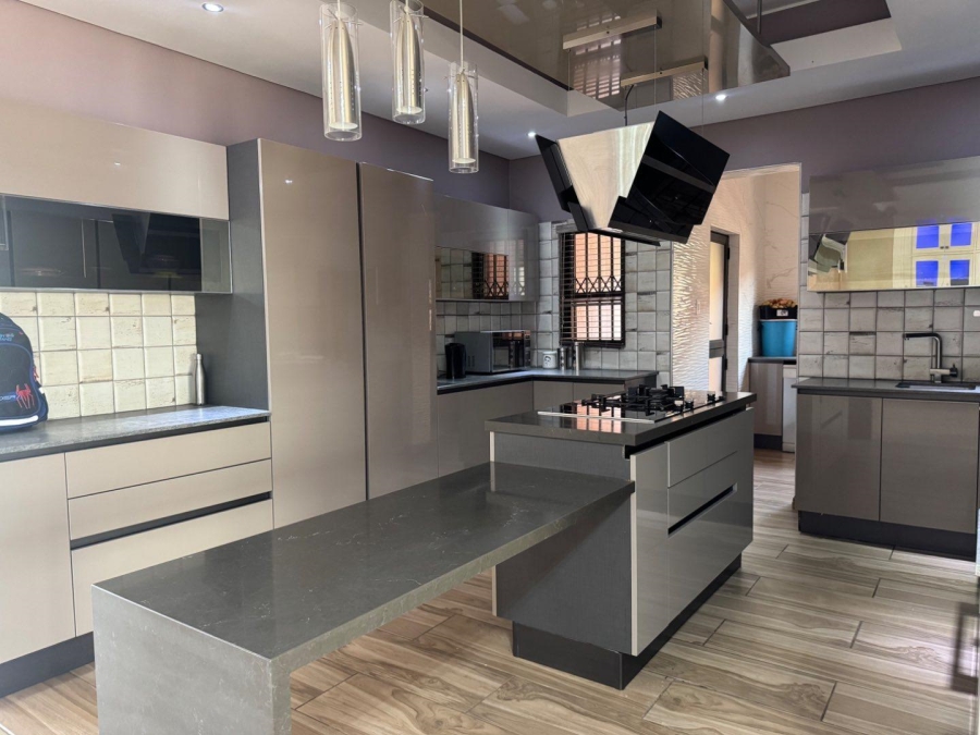 To Let 6 Bedroom Property for Rent in Amandasig Gauteng