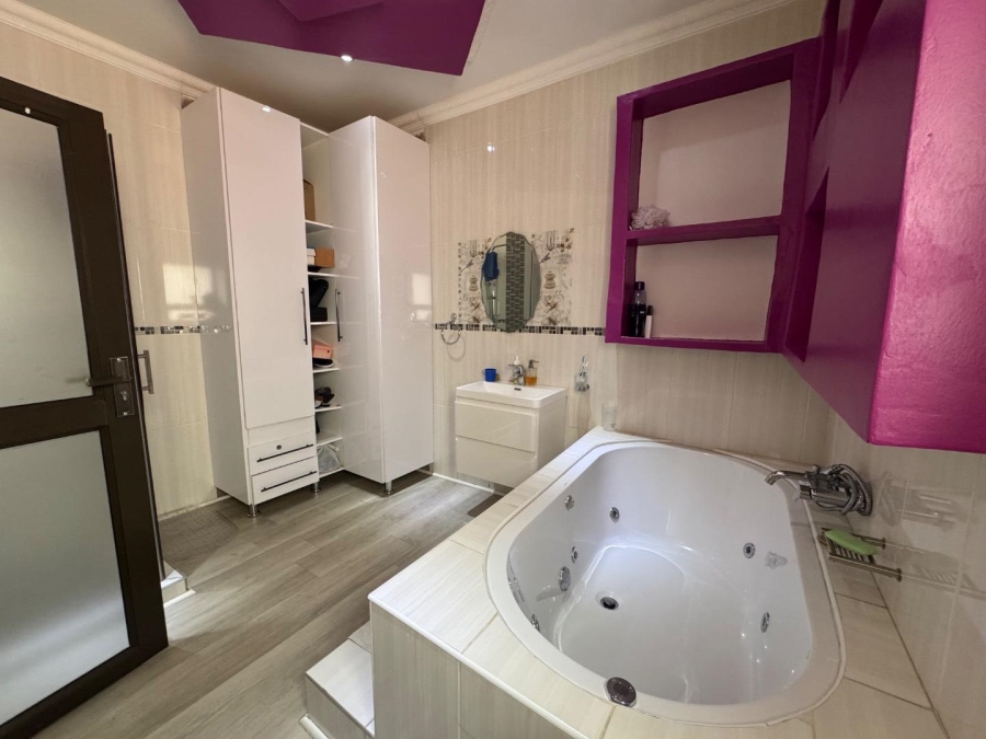 To Let 6 Bedroom Property for Rent in Amandasig Gauteng