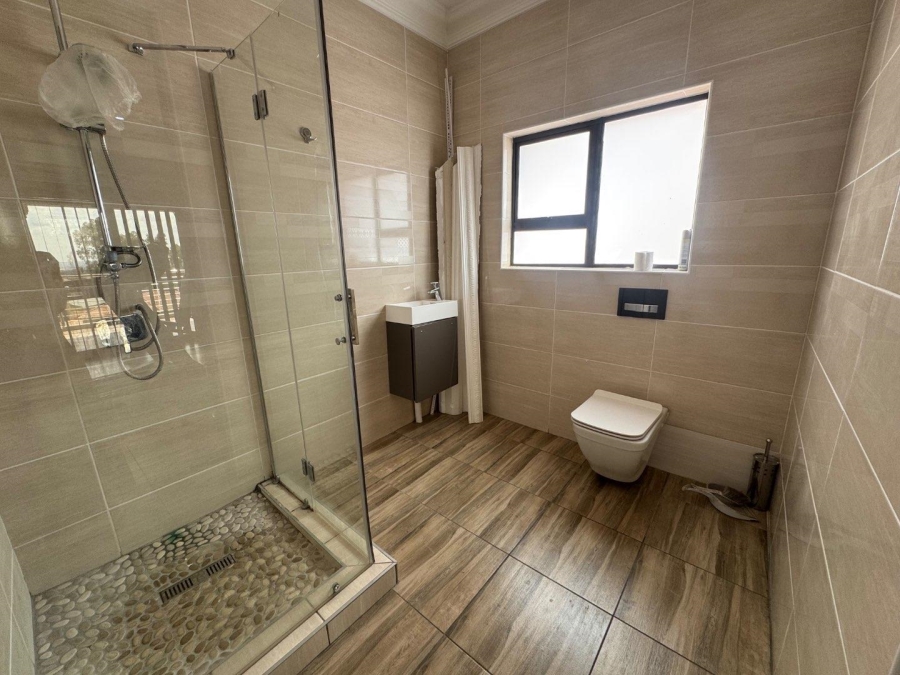 To Let 6 Bedroom Property for Rent in Amandasig Gauteng