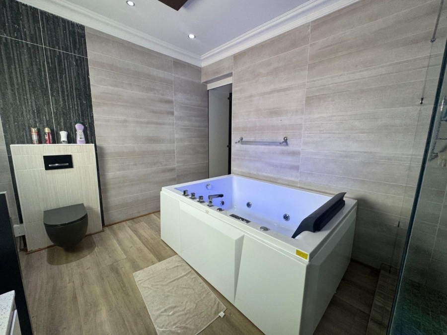 To Let 6 Bedroom Property for Rent in Amandasig Gauteng