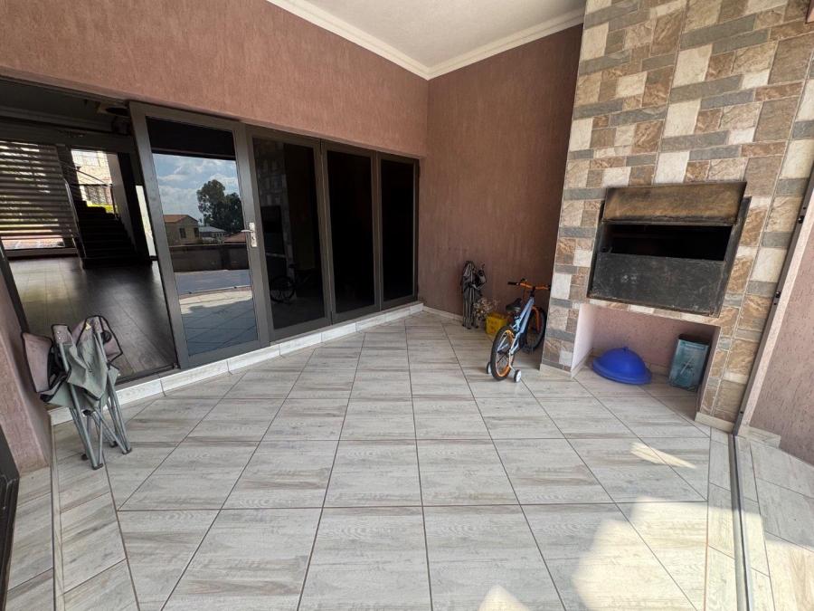 To Let 6 Bedroom Property for Rent in Amandasig Gauteng