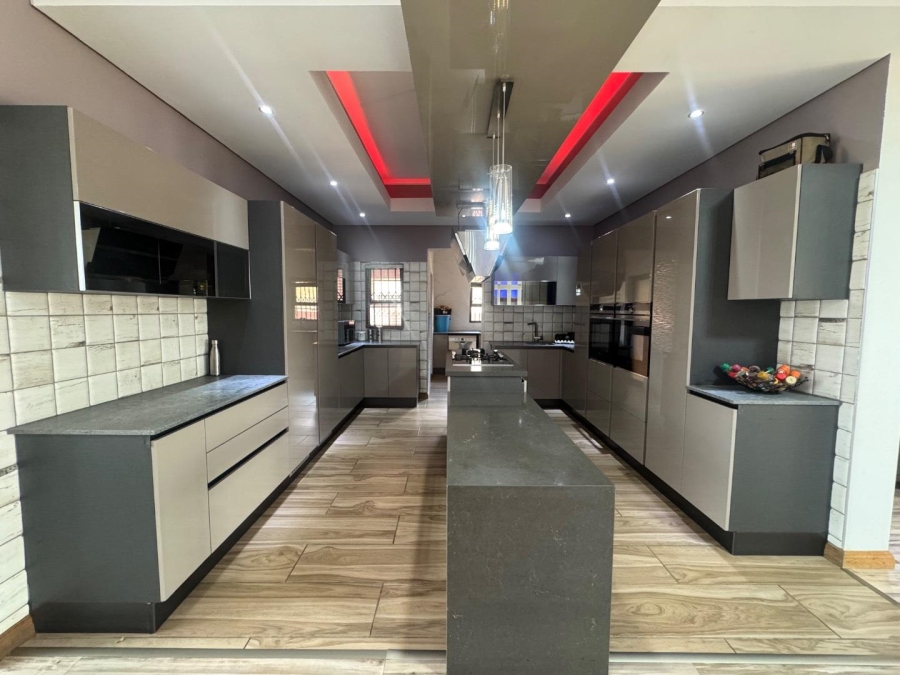 6 Bedroom Property for Sale in Amandasig Gauteng