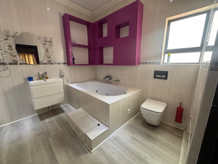 6 Bedroom Property for Sale in Amandasig Gauteng